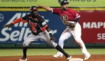 Escogido 7; Toros 2, en La Romana; EO 6; Licey 4, en la capital y pasa a la Serie Final