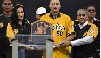 Águilas retiran número 50 de Julián Tavárez