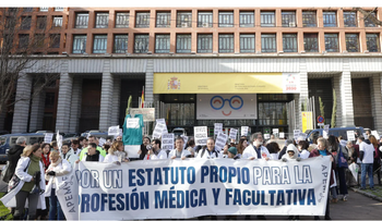 Unos 400 médicos reclaman en Madrid un estatuto propio