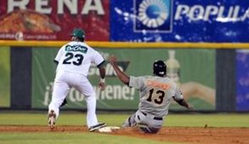 Danny Richar pega doble y produce dos y Águilas triunfan
