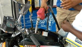 Bajan RD$2.20 y RD$3.00 a gasolinas; RD$3.30 y RD$3.20 al gasoil