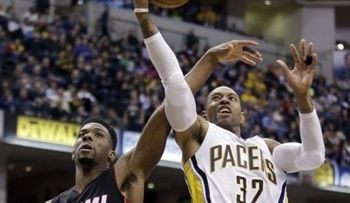 Pacers arrasan al Heat en el segundo tiempo