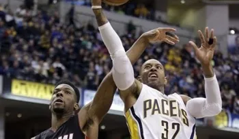 Pacers arrasan al Heat en el segundo tiempo