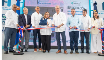 Abinader entrega hospital remozado en Santiago