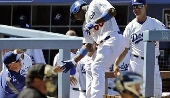 Puig jonronea y Dodgers completan nueva barrida