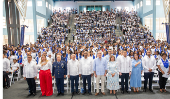 Luis Abinader encabeza graduación de Oportunidad 14/24