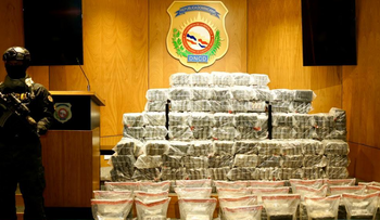 Intervienen lancha con 650 paquetes de presunta cocaína