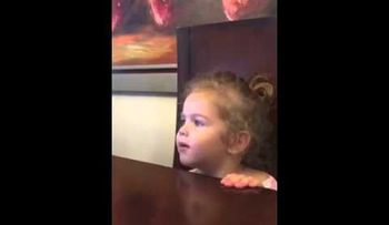 Conmovedor video de una niña que participa en una canción Te Amo Tanto