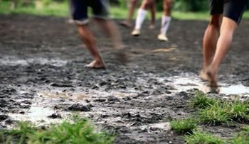 Dos adolescentes rusas decapitan vagabundo y juegan fútbol con su cabeza 