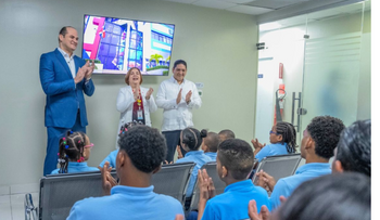 INABIE mejora visión de 11 estudiantes con cirugías