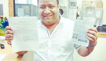 â??El Gringo de la bachataâ? muestra papeles de libertad 