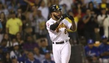 Un dramático cuadrangular de Ronny Rodríguez mantiene con vida a las Aguilas 