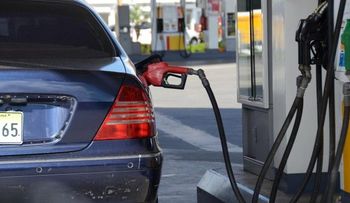 Combustibles vuelven a bajar de precios; Gas Natural se mantiene igual 