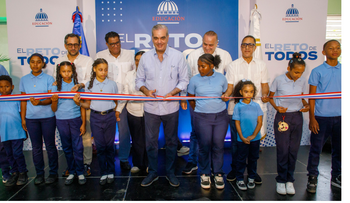 Luis Abinader inaugura liceo en Copeyito tras 14 años de espera