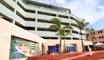 Abinader inaugura moderno parqueo en la Zona Colonial que transforma la movilidad y el desarrollo urbano