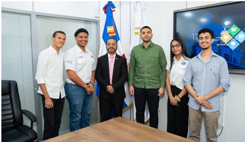 Juventud recibe estudiantes del ITLA clasificados en la NASA