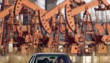 Precio del petróleo de Texas abre con alza de 0.37% y se coloca a 49.36 dólares