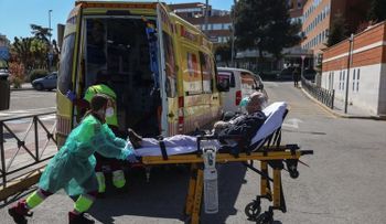 España reportó nuevo récord de muertes por coronavirus con 838 en un día y suman 6,528