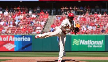 Carlos (Tsunami) Martínez lanza blanqueda en triunfo de San Luis 