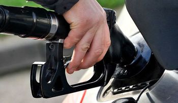 Industria y Comercio aumenta RD$2.00 a precios gasolinas