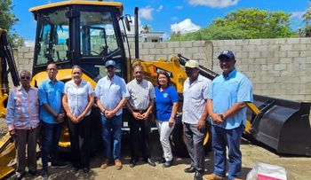 INDRHI entrega equipo pesado a Regantes en Padre Las Casas