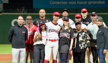 Dotel, un fiel escogidista, es homenajeado por los Leones