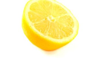 Las aceitunas y limones curan el mareo