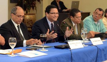 Gedeón Santos ordena reunión con radioaficionados en busca solución problemas telecomunicaciones