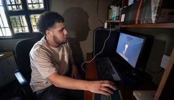 Venezolanos repatriados desde El Salvador convierten el «terror» del Cecot en música