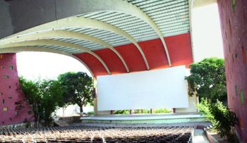 Al rescate de las históricas y deslumbrantes salas de cine de Angola