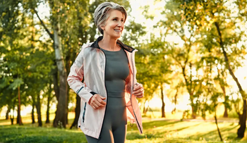 A partir de los 60: caminar no basta, la fuerza es clave