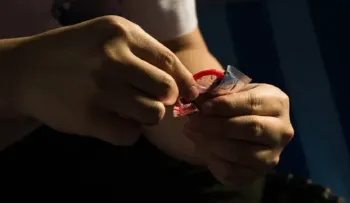 Quitarse el condón a escondida de la pareja será delito en código civil de California