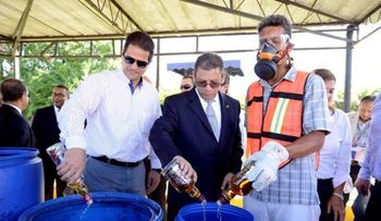 Aduanas destruye 2 mil cajas de bebidas alcohólicas 