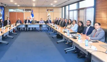 Valdez Albizu y ministro Magín Díaz se reúnen con misión Artículo IV del FMI