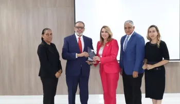 Kathleen Martínez reconocida por su labor en Egipto