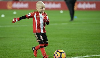 Murió el niño con cáncer que conmovió al mundo del fútbol