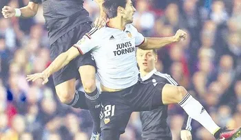 Valencia tumba al Real Madrid  y el Barsa pierde