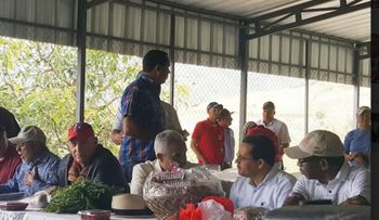 Senador Pedro Alegría propone buscar solución amigable para agricultores de La Horma 