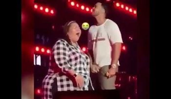 Sigue dando de que hablar video donde Romeo Santos hace que una fan le toque sus partes íntimas 