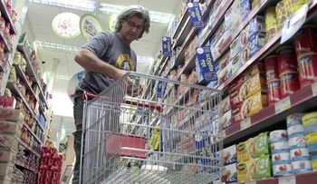 En Grecia ya es legal vender alimentos vencidos