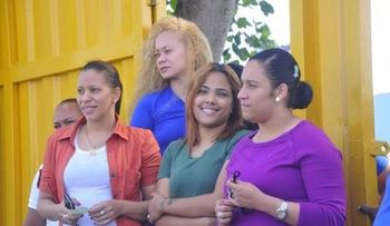 Martha Heredia luce alegre en actividad por Día de la Mujer en la cárcel 