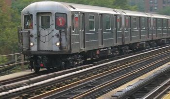 Autoridades NY instalarían cámaras en vagones trenes para combatir crimen