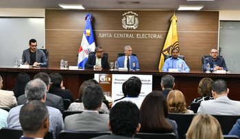 Junta Central Electoral presenta tecnología de nueva cédula a bancos