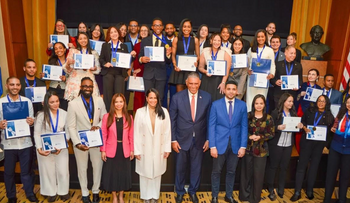 Reconocen a jóvenes dominicanos en el exterior