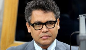 Carlos Peña anuncia renuncia del PLD y su Comité Central  