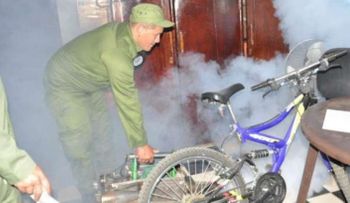 Raúl Castro moviliza a 9.000 militares para combatir al mosquito del zika