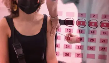 Vacunas anticovid afectan a la menstruación, pero los efectos son breves, según estudios