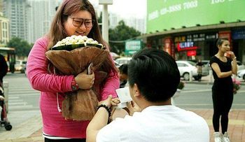 Un novio muy celoso engordó a su novia para que nadie más la miraraâ?¦ ¡Increíble!