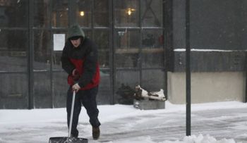 Una tormenta de nieve castiga a NY, con un impacto menor al esperado