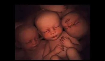 Una mujer de 40 años está embarazada de 13 bebés
